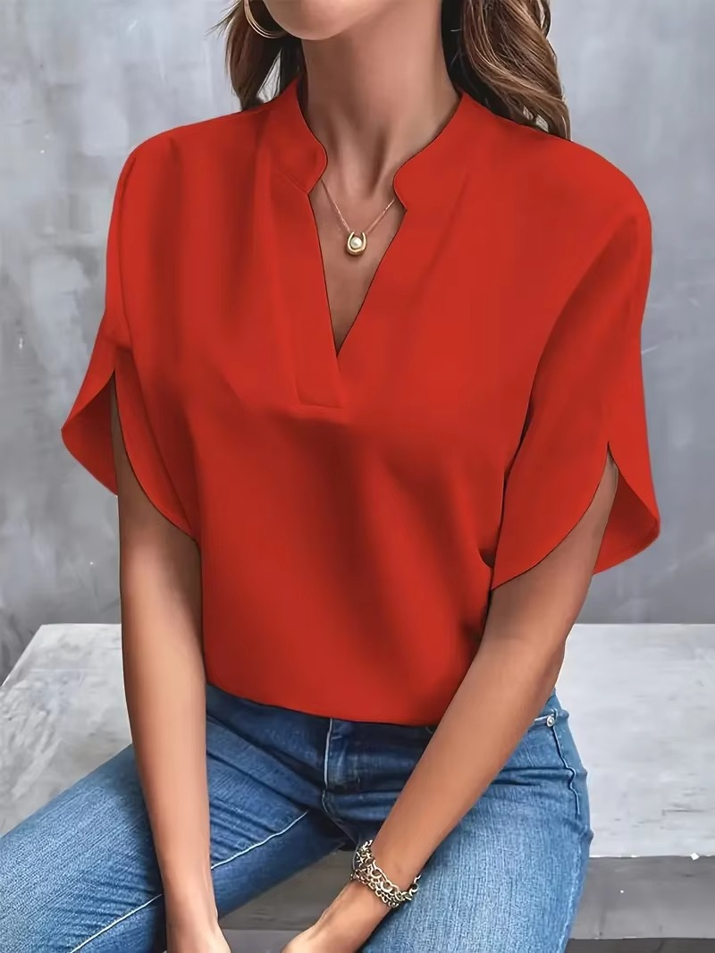 BENFIERI™ | Malin – V-ringad topp i mjukt tyg och feminin ton