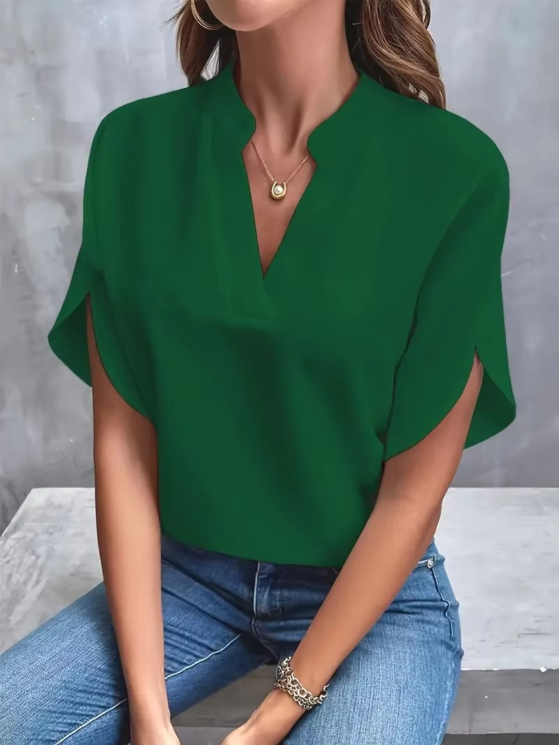 BENFIERI™ | Malin – V-ringad topp i mjukt tyg och feminin ton