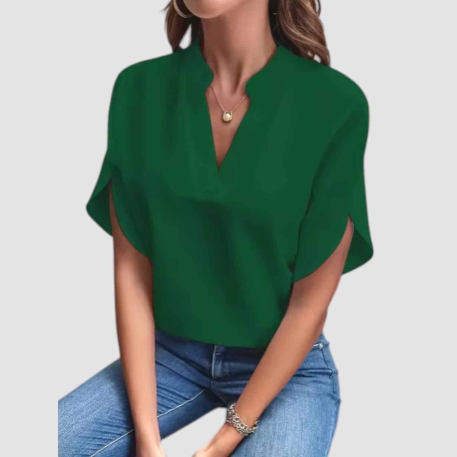 BENFIERI™ | Malin – V-ringad topp i mjukt tyg och feminin ton